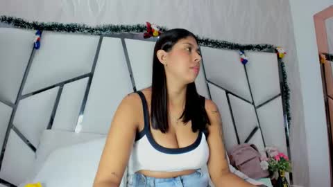 Aura online show from November 30, 2025, 3:10 am