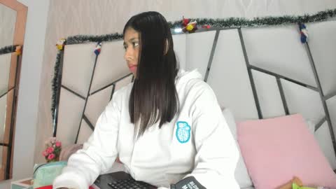 Aura online show from December 21, 2025, 3:24 am