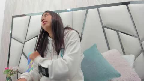 Snapshot of _aurora18 chatting on February 27, 2026, 3:06 am Aura online show from February 27, 2026, 3:06 am