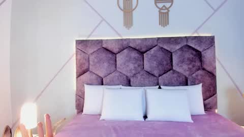 _aurora_collins_ online show from November 1, 2025, 1:13 pm