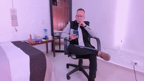 _axelking_ online show from December 2, 2025, 11:37 am