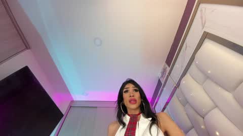 _bellaswwet_ online show from January 6, 2025, 9:11 pm