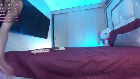 _bellaswwet_ online show from February 28, 2025, 2:20 pm