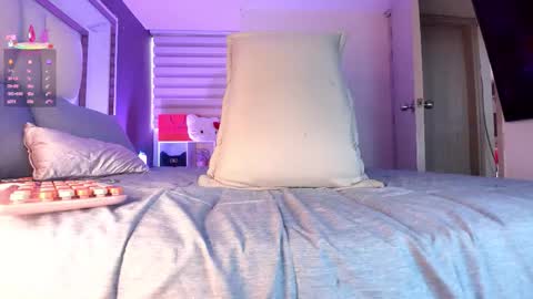 _bellaswwet_ online show from February 21, 2026, 2:40 pm