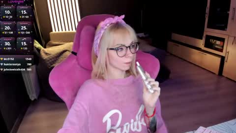 Snapshot of _black_fox__ chatting on May 29, 2026, 1:36 am Olivia Subscribe to my Fansly - online show from May 29, 2026, 1:36 am