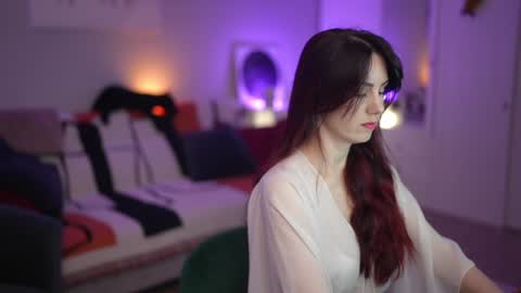 Lili online show from February 8, 2026, 5:44 am