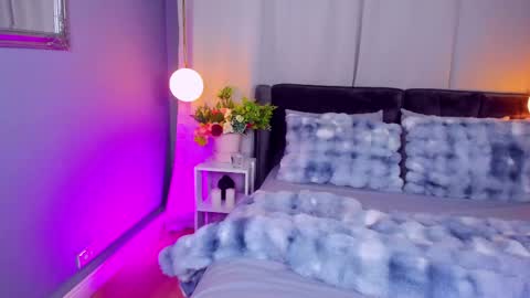 _carlawhite_ online show from April 9, 2026, 3:39 am