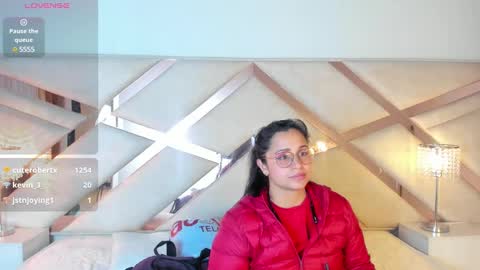 Caroline Sweet online show from December 21, 2024, 11:01 am