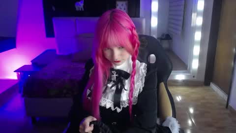 _charlotte_collins_ online show from April 9, 2026, 2:44 pm