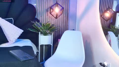 _charlotte_queen_ online show from May 1, 2026, 1:26 pm