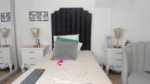 Chloe  online show from November 15, 2025, 3:15 am