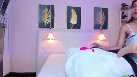 _cinnamon_star online show from September 24, 2025, 12:19 pm