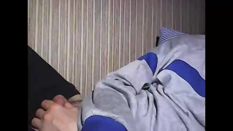 Snapshot of _col_t chatting on April 18, 2026, 1:53 am I hate social media Odio las redes sociales online show from April 18, 2026, 1:53 am