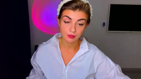 D online show from November 3, 2025, 5:36 pm