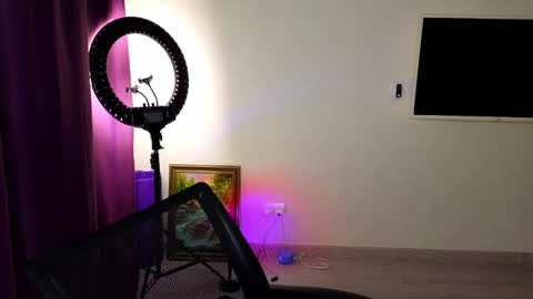 D online show from December 21, 2025, 6:37 pm