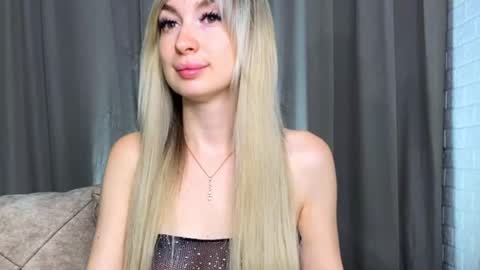 _crystal_moon_1 online show from September 8, 2025, 7:57 pm