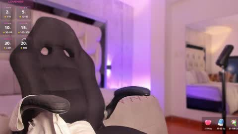     online show from October 3, 2025, 8:28 pm