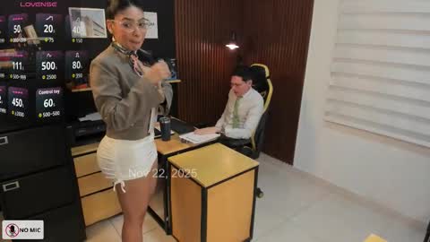 Snapshot of _danyland_ chatting on November 23, 2025, 12:43 am WELCOME TO THE OFFICE online show from November 23, 2025, 12:43 am