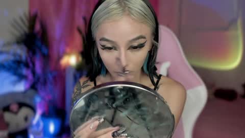 Snapshot of _darkkitty_ chatting on January 28, 2025, 2:43 am paula online show from January 28, 2025, 2:43 am