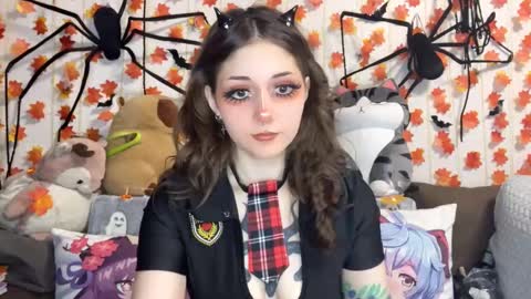 Kate online show from September 24, 2025, 6:33 pm