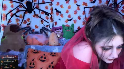 Kate online show from October 31, 2025, 6:58 am