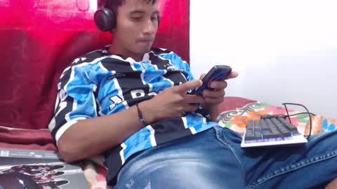 Snapshot of _duvan_123 chatting on December 18, 2025, 6:47 pm _duvan_123 online show from December 18, 2025, 6:47 pm