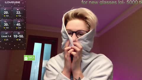 Snapshot of _elven_dreams__ chatting on January 4, 2025, 10:24 pm chloue and Gretta online show from January 4, 2025, 10:24 pm