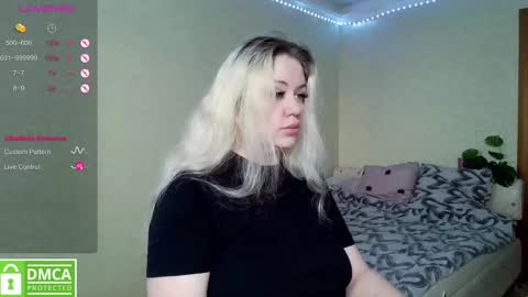 Snapshot of _elven_dreams__ chatting on March 10, 2025, 4:38 am chloue and Gretta online show from March 10, 2025, 4:38 am