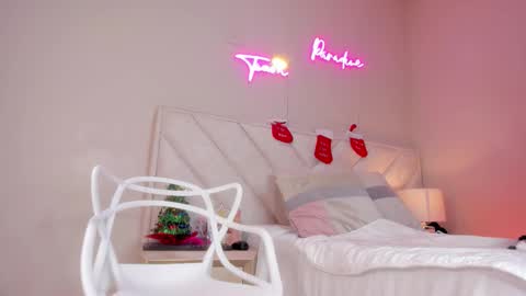 Hi Im Emily online show from December 14, 2025, 12:43 pm