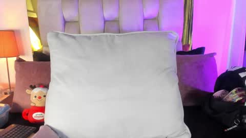 Isabella online show from November 29, 2025, 12:08 pm