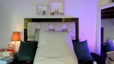 Isabella online show from February 4, 2026, 12:00 pm