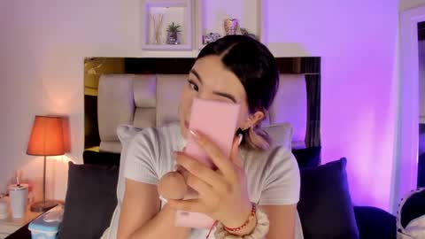 Isabella online show from March 26, 2026, 12:11 pm