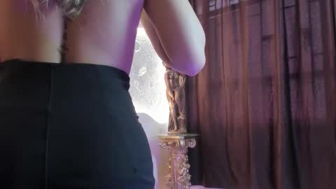 Snapshot of _emmawalka chatting on October 15, 2025, 3:01 pm _emmawalka online show from October 15, 2025, 3:01 pm