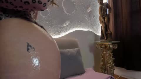 Snapshot of _emmawalka chatting on October 31, 2025, 5:25 pm _emmawalka online show from October 31, 2025, 5:25 pm