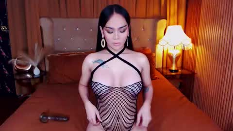 _empressvalerie_ online show from September 28, 2025, 8:58 pm