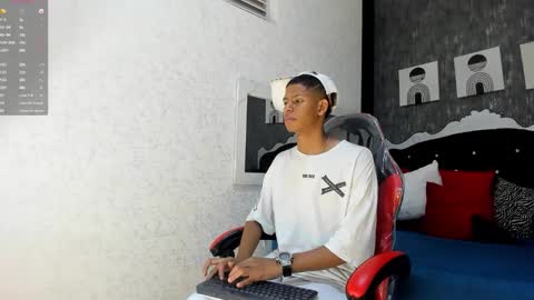 _erick_j online show from February 3, 2026, 8:36 pm