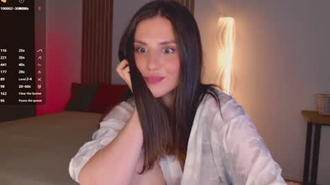 _esmeraldiyaa_ online show from July 3, 2026, 8:59 pm