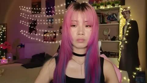 EveEva online show from February 26, 2026, 1:04 am