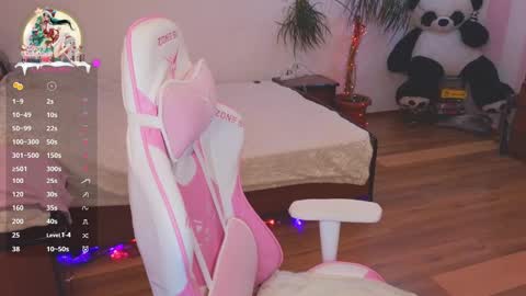 Evie online show from December 22, 2024, 5:34 am