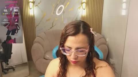 Snapshot of _evoni_b chatting on November 23, 2025, 12:49 pm evoni online show from November 23, 2025, 12:49 pm