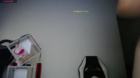 Snapshot of _exa_ chatting on January 8, 2025, 3:40 am Exa help me position myself with your thumb up thanks online show from January 8, 2025, 3:40 am