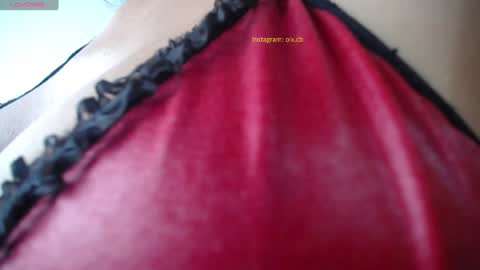 Snapshot of _exa_ chatting on January 26, 2025, 5:13 pm Exa help me position myself with your thumb up thanks online show from January 26, 2025, 5:13 pm