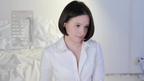 Snapshot of _female_essence_ chatting on January 29, 2025, 10:22 pm Essie online show from January 29, 2025, 10:22 pm