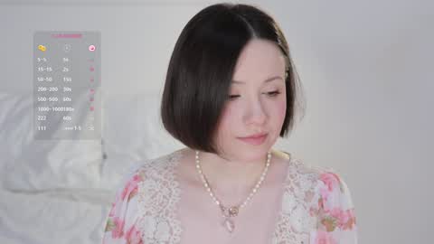 Snapshot of _female_essence_ chatting on February 6, 2025, 5:46 am Essie online show from February 6, 2025, 5:46 am