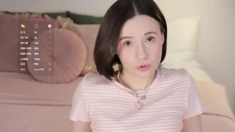 Snapshot of _female_essence_ chatting on March 5, 2025, 6:23 am Essie online show from March 5, 2025, 6:23 am