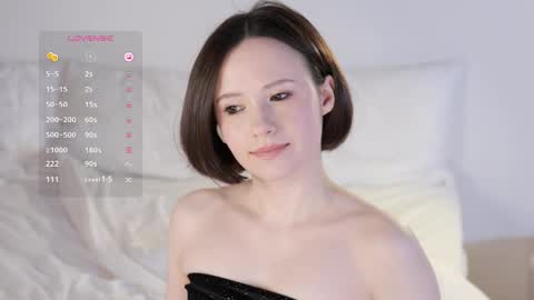 Snapshot of _female_essence_ chatting on March 9, 2025, 12:42 pm Essie online show from March 9, 2025, 12:42 pm