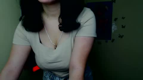 Snapshot of _foxy_lady chatting on November 3, 2025, 7:20 am Alice online show from November 3, 2025, 7:20 am