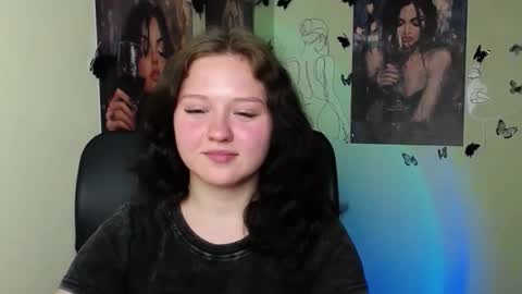 Snapshot of _foxy_lady chatting on May 23, 2026, 7:02 am Alice online show from May 23, 2026, 7:02 am