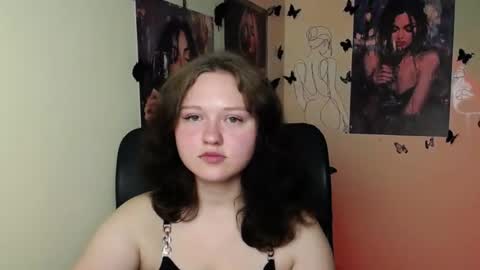 Snapshot of _foxy_lady chatting on June 22, 2026, 5:48 am Alice online show from June 22, 2026, 5:48 am