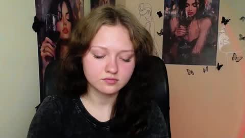 Snapshot of _foxy_lady chatting on July 15, 2026, 5:56 am Alice online show from July 15, 2026, 5:56 am